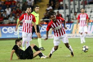Antalyaspor ilk galibiyetini aldı