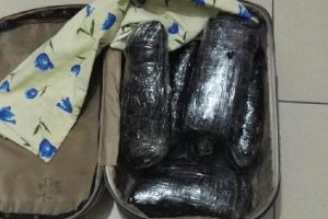 Yolcu otob&uuml;s&uuml;nde 11 kilo esrar ele ge&ccedil;irildi