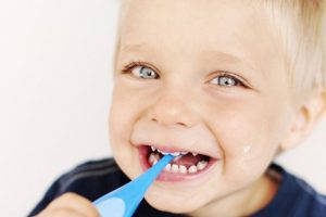 Çocuklarda okul öncesi diş çürüklerine karşı fissür önlemi