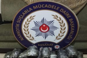 Yolcu otob&uuml;s&uuml;nde 11 kilo esrar ele ge&ccedil;irildi