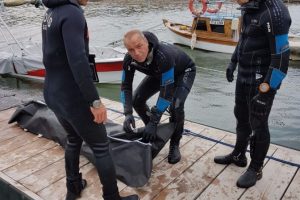 Teknesinin alabora olan balık&ccedil;ının cesedi kıyıya vurdu