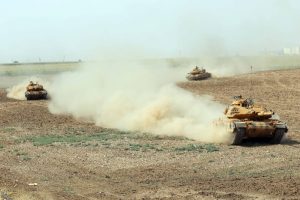 T&uuml;rk ve Irak askerleri tozu dumana kattı
