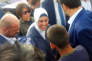 AK Parti'li Kavak&ccedil;ı ter&ouml;ristlerin vurduğu sığınmacıları ziyaret etti