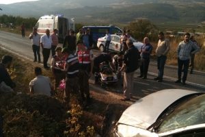 Bursa'da otomobil yoldan &ccedil;ıktı: 2 yaralı