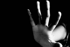 Polis memuru kız &ccedil;ocuğuna tacizden tutuklandı