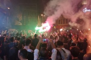 Beşiktaş taraftarı galibiyeti coşkuyla kutladı