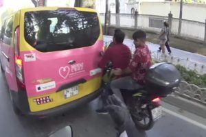 İstanbul'da ilgin&ccedil; motosiklet kazası!