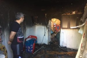 Eşi ve torununu kurtardı, kendisi yanarak &ouml;ld&uuml;