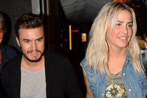 Selin İmer Ahmed Hul&ucirc;si'nin dizlerine yattı