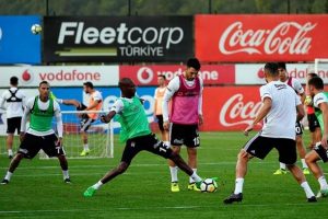 Beşiktaş, Trabzonspor ma&ccedil;ı hazırlıklarına ara vermeden başladı