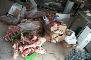 Bursa'da zabıtadan ka&ccedil;ak et operasyonu!