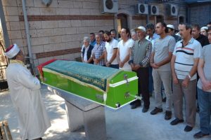 Minik Zeynep g&ouml;zyaşlarıyla uğurlandı