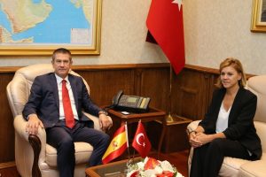 Canikli, İspanya Savunma Bakanı ile bir araya geldi