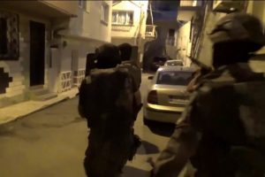 5 ilde zehir tacirlerine operasyon: 19 g&ouml;zaltı