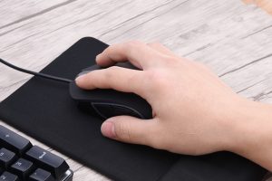 Telefon ve bilgisayar kullanımı el hastalıklarına sebep oluyor