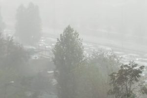 İstanbul'da yağmur bir anda başladı, trafik durdu