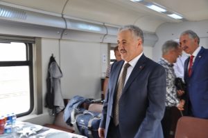 BTK Demiryolu Hattı'nda Tiflis'ten Kars'a ilk tren geldi