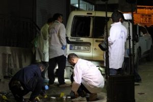 AK Parti Hakkari İl Başkan Yardımcısı'nın aracına bombalı saldırı