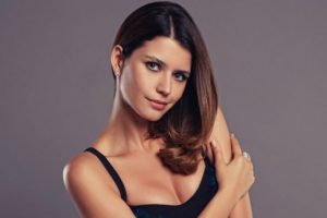Beren Saat a&ccedil;ıkladı! Ekranlara ne zaman d&ouml;n&uuml;yor?
