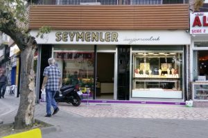 Bursa'da g&uuml;peg&uuml;nd&uuml;z kuyumcuyu b&ouml;yle soydu