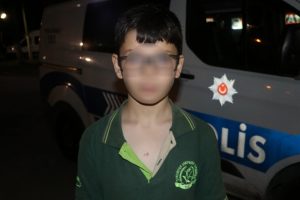 Sıkışıklığa kızan servis şof&ouml;r&uuml; &ouml;ğrenciye saldırdı