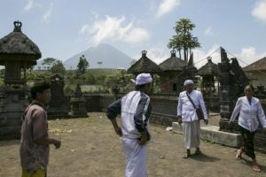 Vanuatu'daki Ambae Adası yanardağ tehdidi altında