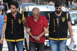 Dolandırıcılara hesabını kullandırınca tutuklandı