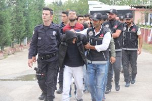 250 polisle uyuşturucu operasyonu: 48 g&ouml;zaltı
