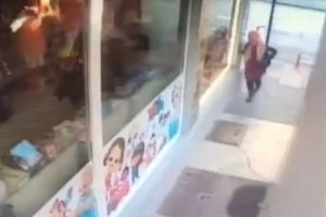 Dorse tabelaya &ccedil;arptı, kadın kıl payı kurtuldu