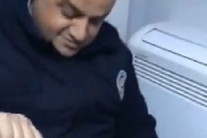 Sakat numarası yapan adamın bastonundan bonzai &ccedil;ıktı
