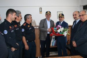 AK Parti Bursa Milletvekili Şahin'den itfaiyecilere ziyaret