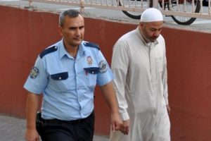 Suriyelilere ka&ccedil;ak sigara ve t&uuml;t&uuml;n operasyonu
