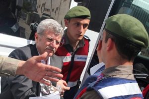 Eski Bursa İl Milli Eğitim M&uuml;d&uuml;r&uuml; G&uuml;lsar'a tahliye