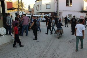Komşular arasında kavga: 2 yaralı