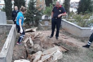 Boş mezarda endişelendiren g&ouml;r&uuml;nt&uuml;