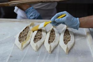 Karadeniz'in d&uuml;nyaya a&ccedil;ılan lezzeti: Ordu pidesi