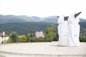 Sempozyum heykelleri Bursa Nil&uuml;fer'de halkla buluştu