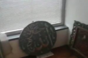 7 yıl &ouml;nce camiden &ccedil;alınan tarihi levhalar ele ge&ccedil;irildi