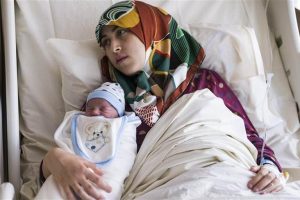 Anne ve kızı aynı anda doğum yaptı!