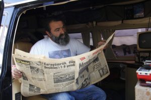 Bursa'da karavana &ccedil;evirdiği minib&uuml;sle şehir şehir geziyor