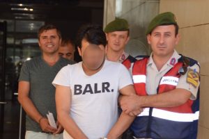 24 ka&ccedil;ak g&ouml;&ccedil;men ve 3 organizat&ouml;r yakalandı