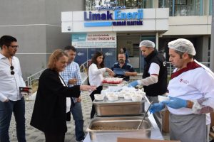 Bursa'da Limak Uludağ Elektrik'ten aşure ikramı