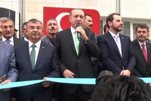 Cumhurbaşkanı Erdoğan lise a&ccedil;ılışına katıldı
