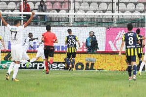Fenerbah&ccedil;e'ye Akhisar'da şok