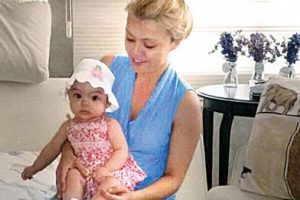 Yunan kocanın imza oyunu! Minik kızıyla T&uuml;rkiye'ye d&ouml;n&uuml;nce...