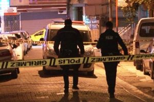 Mescit &ccedil;ıkışı silahlı saldırı!