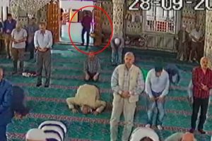 &Ouml;nce namaz kıldı, sonra hırsızlık yaptı