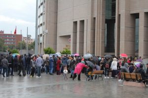 Adliye &ouml;n&uuml;nde "zabıt katipliği" yoğunluğu