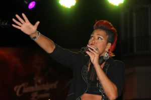 Grammy &ouml;d&uuml;ll&uuml; Azucena'dan "Uzun ince bir yoldayım"
