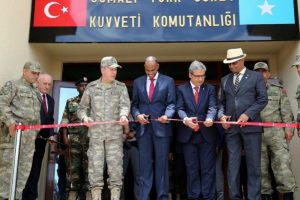 T&uuml;rk askeri &uuml;ss&uuml; Somalili askerlerin T&uuml;rk&ccedil;e şarkılarıyla a&ccedil;ıldı